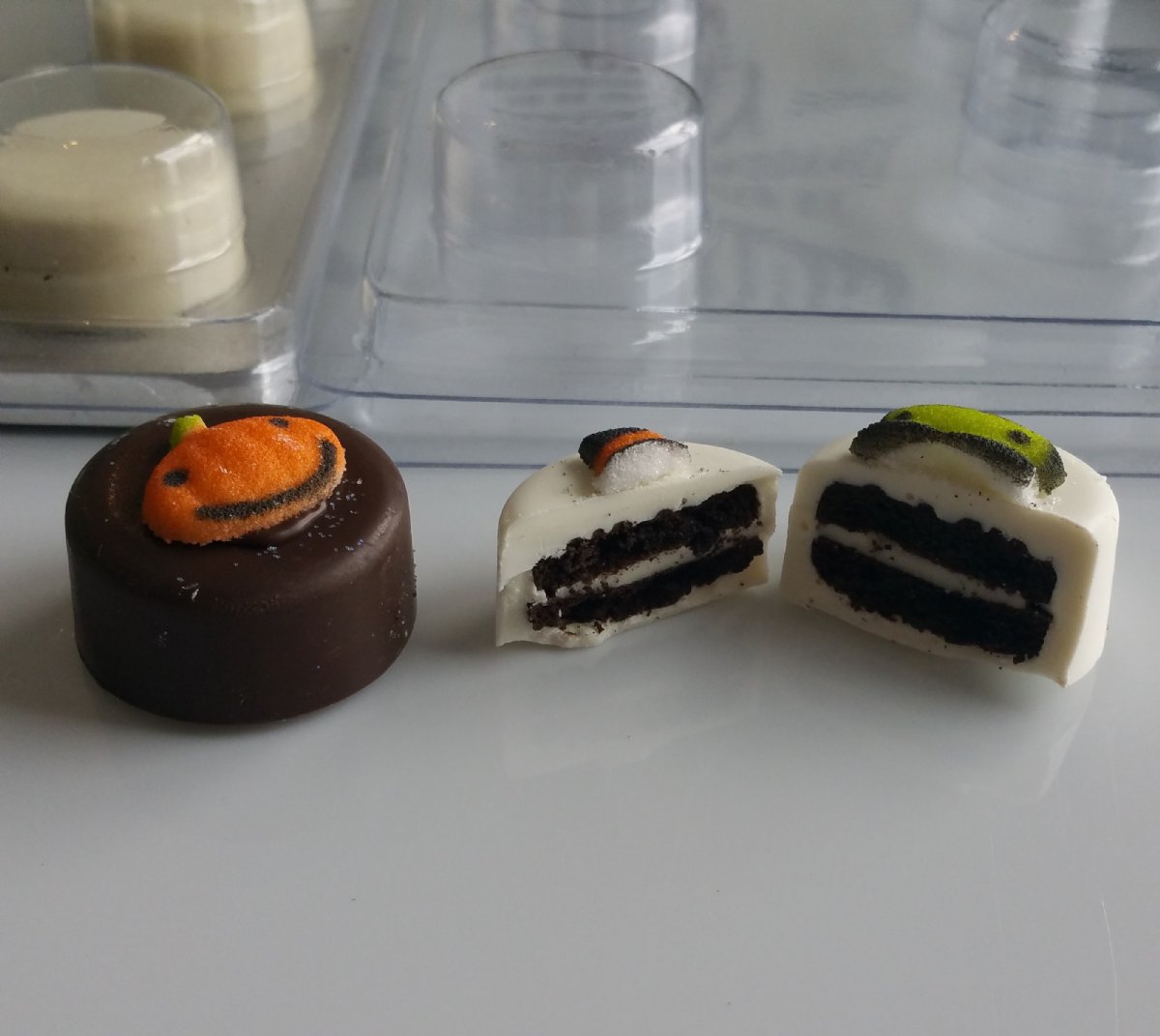 Mini Oreo Silicone Mold with 15 cavities is an ideal